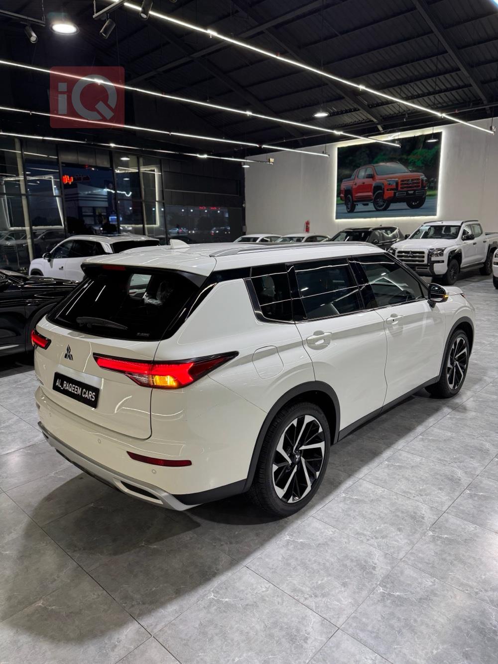 ميتسوبيشي اوتلاندر